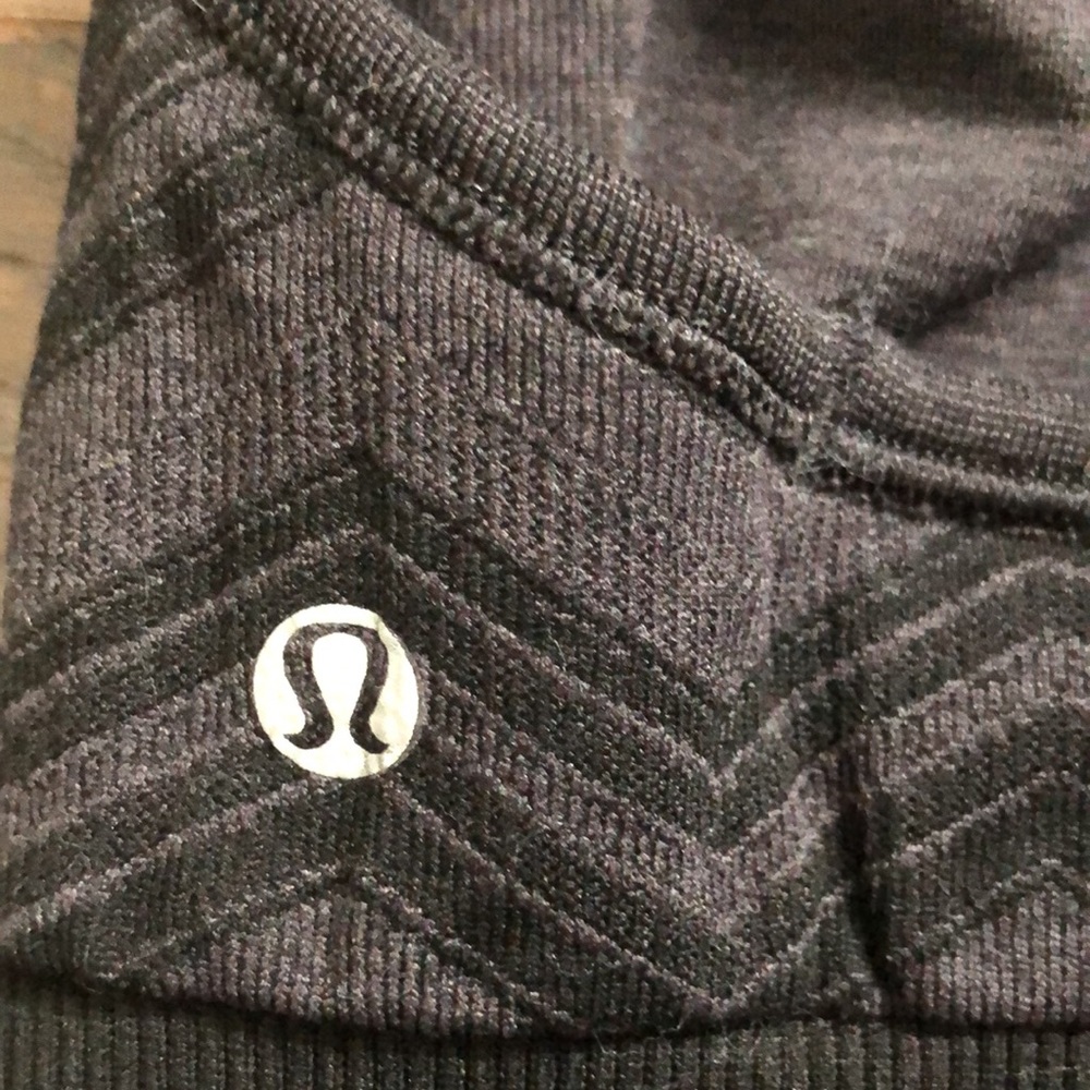 Lululemon - Picture 3 of 3